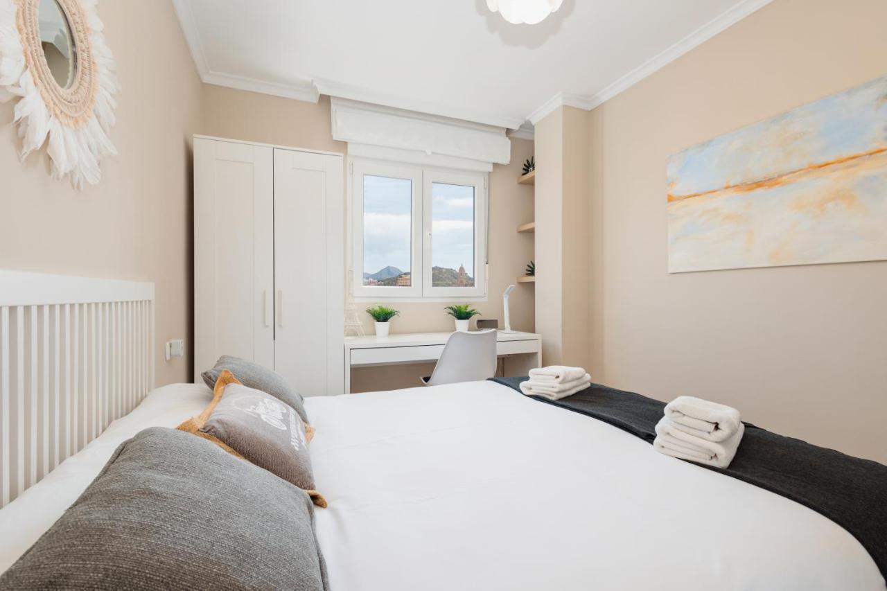 In The Historic Center Of Malaga, Very Close To The Beach And The Ave Train Station, With Private Parking Екстер'єр фото