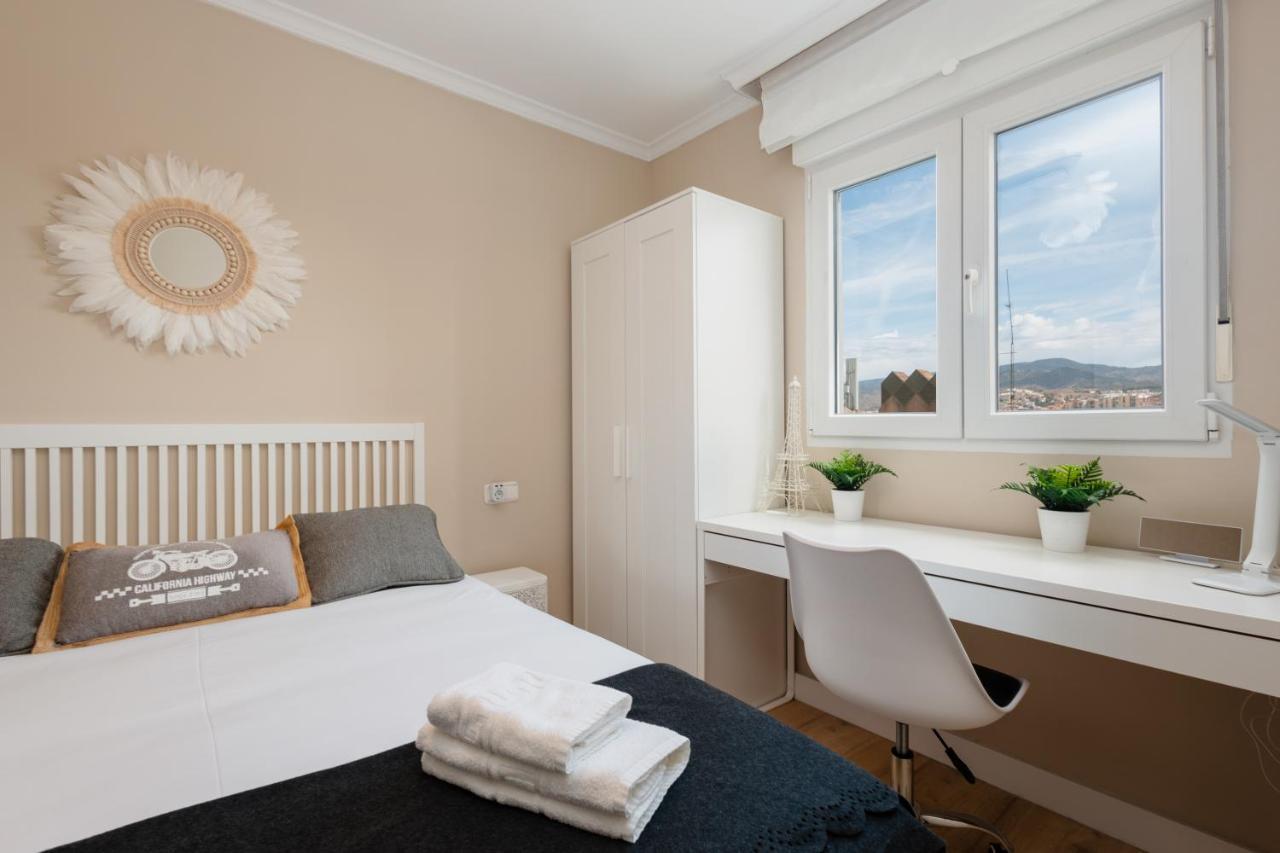 In The Historic Center Of Malaga, Very Close To The Beach And The Ave Train Station, With Private Parking Екстер'єр фото