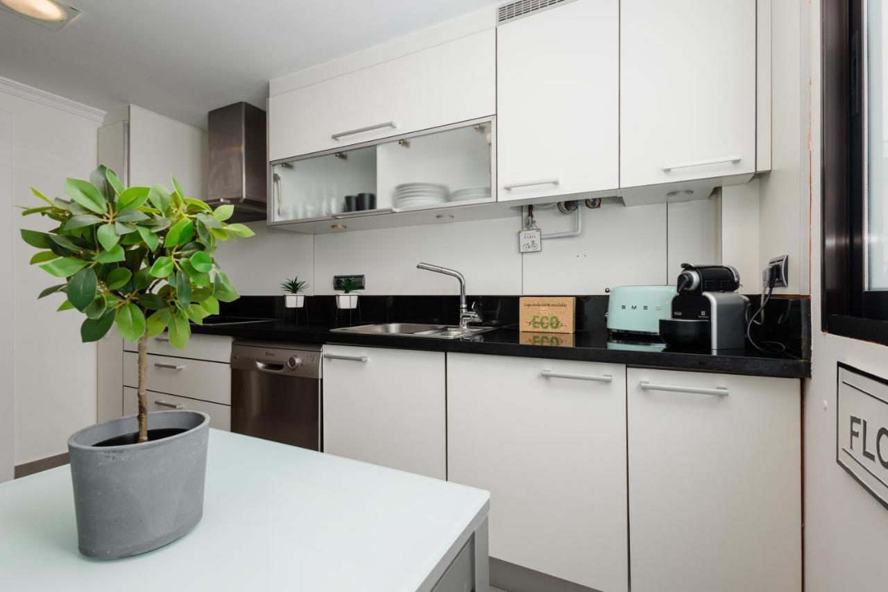 In The Historic Center Of Malaga, Very Close To The Beach And The Ave Train Station, With Private Parking Екстер'єр фото