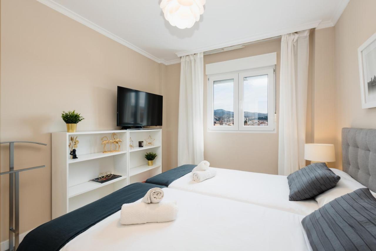 In The Historic Center Of Malaga, Very Close To The Beach And The Ave Train Station, With Private Parking Екстер'єр фото