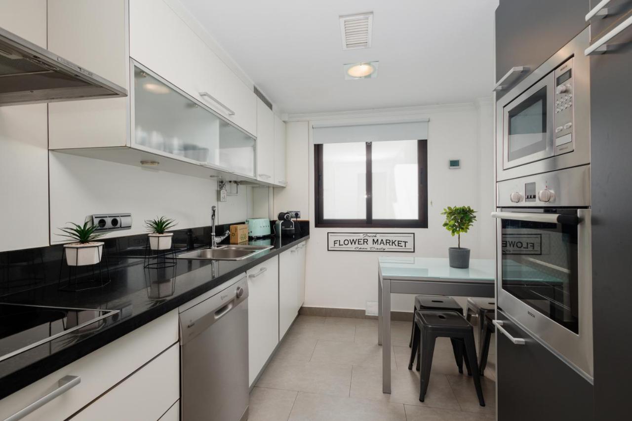 In The Historic Center Of Malaga, Very Close To The Beach And The Ave Train Station, With Private Parking Екстер'єр фото