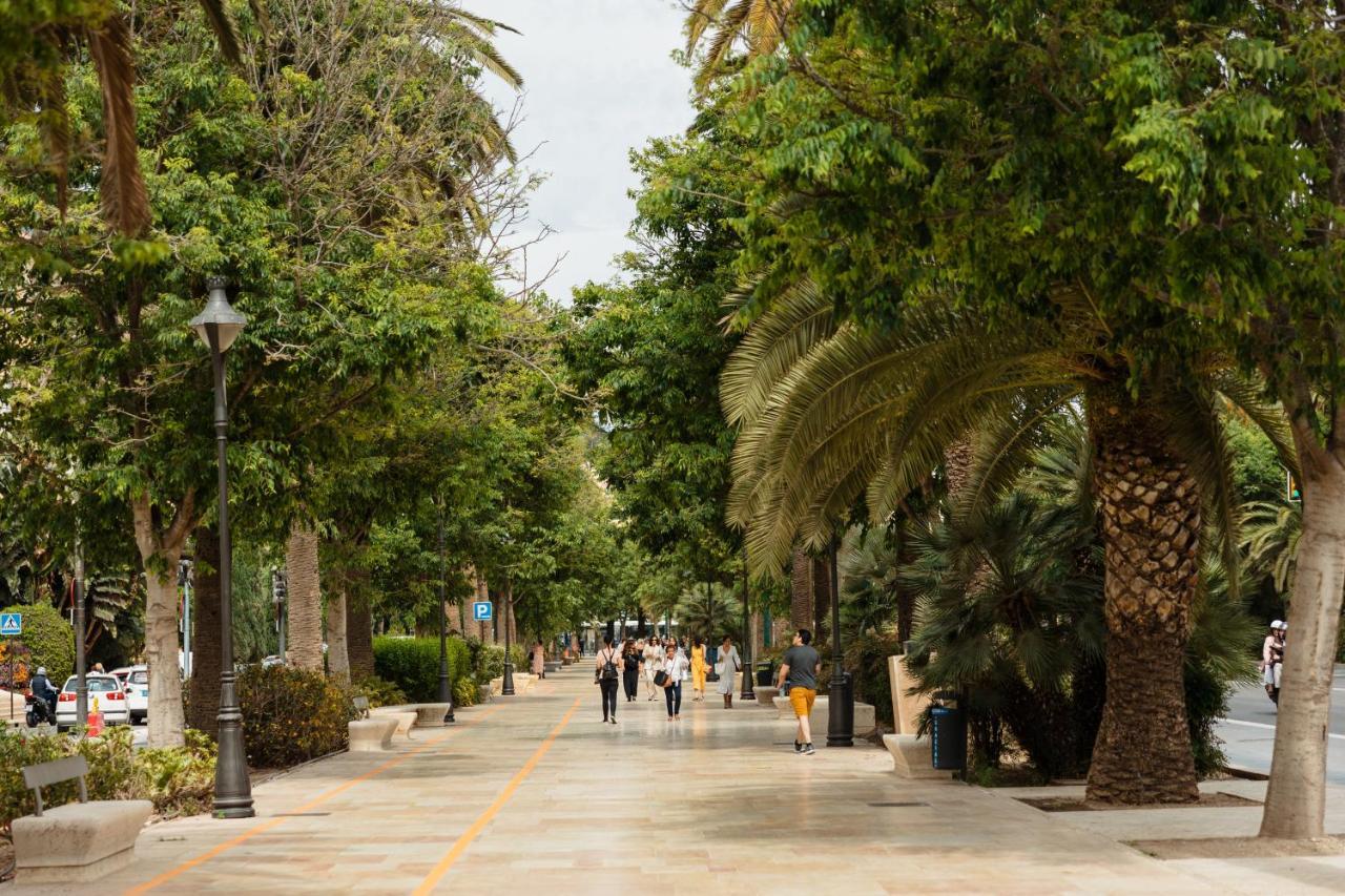 In The Historic Center Of Malaga, Very Close To The Beach And The Ave Train Station, With Private Parking Екстер'єр фото