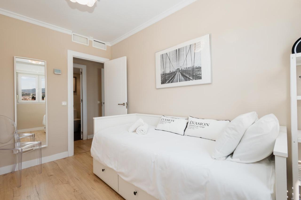 In The Historic Center Of Malaga, Very Close To The Beach And The Ave Train Station, With Private Parking Екстер'єр фото